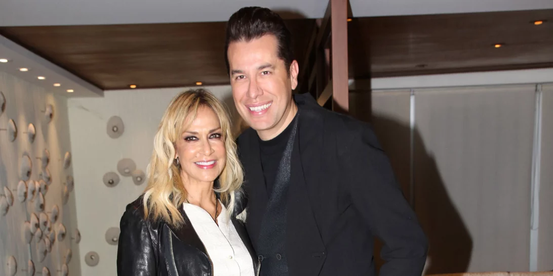 Η Άννα Βίσση κλείνει 50 χρόνια στο τραγούδι και το σώμα της με μαγιό δεν μοιάζει ούτε 30