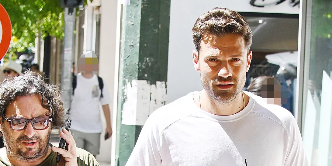 Κωνσταντίνος Αργυρός | Χαλαρή βόλτα στο κέντρο της Αθήνας με γνωστό επιχειρηματία