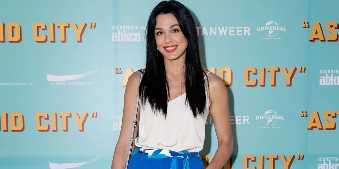 Sneakers σε βραδινή έξοδο; Η Ιωάννα Τριανταφυλλίδου προτείνει τον αλάνθαστο τρόπο για να τα φορέσεις