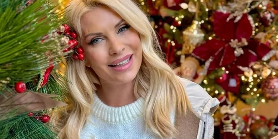 Βόλτα στη χριστουγεννιάτικη Αθήνα για την Ελένη Μενεγάκη και τη Μαρίνα Παντζοπούλου - Πού βρέθηκαν;