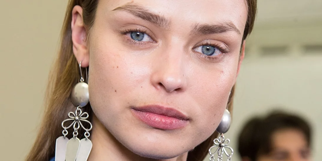 Το viral TikTok hack που θα κάνει την επιδερμίδα σου τόσο λεία που θα ξεχάσεις το foundation