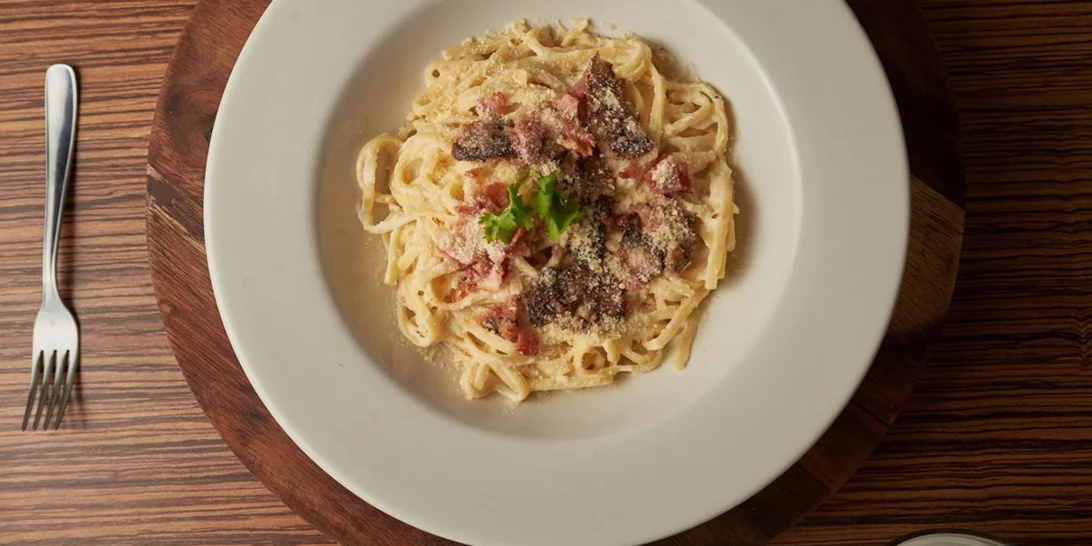 Πανεύκολη καρμπονάρα φούρνου με 9 υλικά