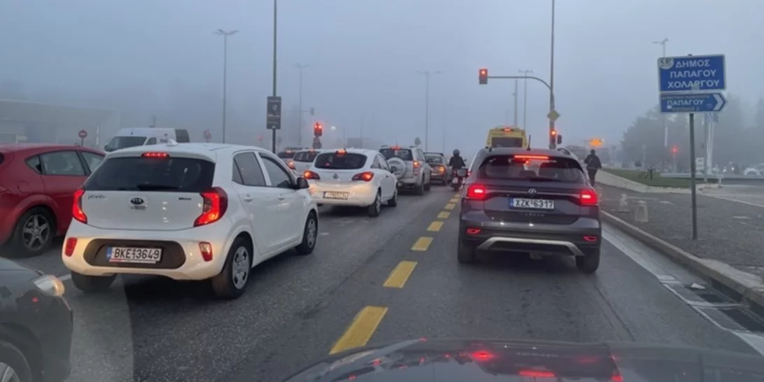 Ομίχλη σκέπασε την Αθήνα - "Προσοχή στην οδήγηση", συνιστά ο Θοδωρής Κολυδάς