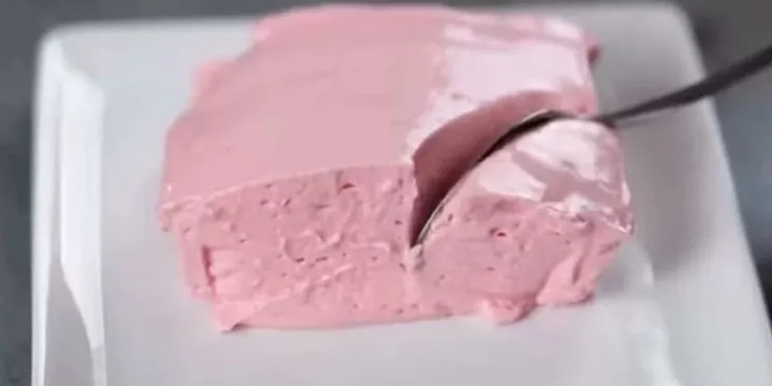 Δροσιστική κρέμα φράουλα με μόλις 3 υλικά