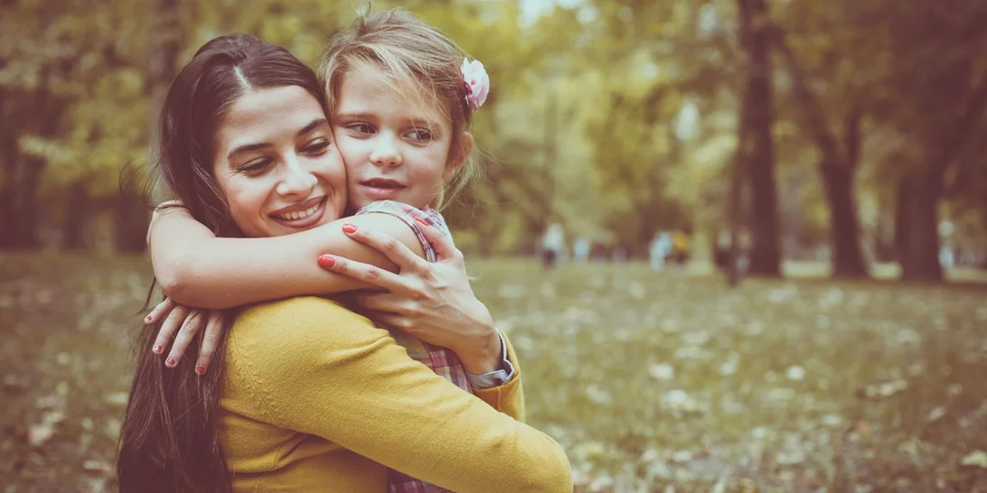 Γονείς υπό πίεση | Πώς να μεγαλώνουμε τα παιδιά χωρίς ενοχές και άγχος για τα οικονομικά μας