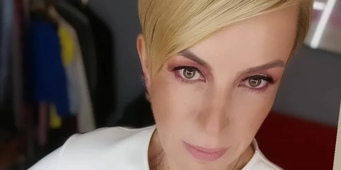 Συγκλονίζει η τηλεπαρουσιάστρια Αντιγόνη Ανδρεάκη για τη μάχη της με τον καρκίνο - Αγκαλιά με την κόρη της