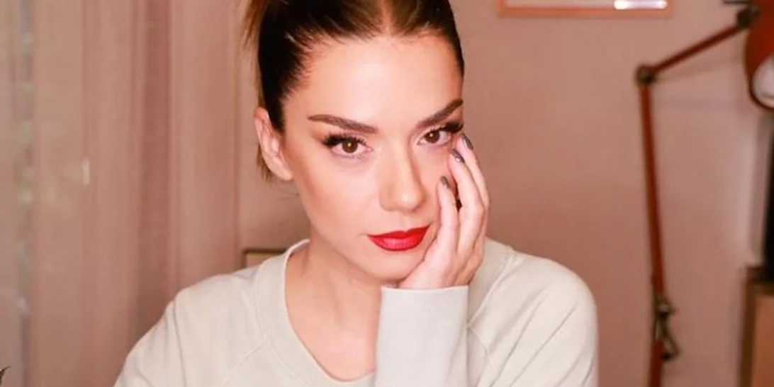 Περήφανη μαμά η Βάσω Λασκαράκη | Η Εύα της σε χριστουγεννιάτικη σχολική γιορτή