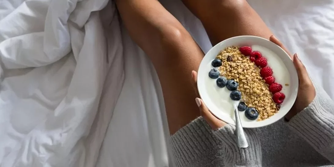 Κοιμήσου "σαν πουλάκι" | 7 τροφές που φέρνουν ύπνο γλυκό + 4 που γίνονται "εφιάλτης"