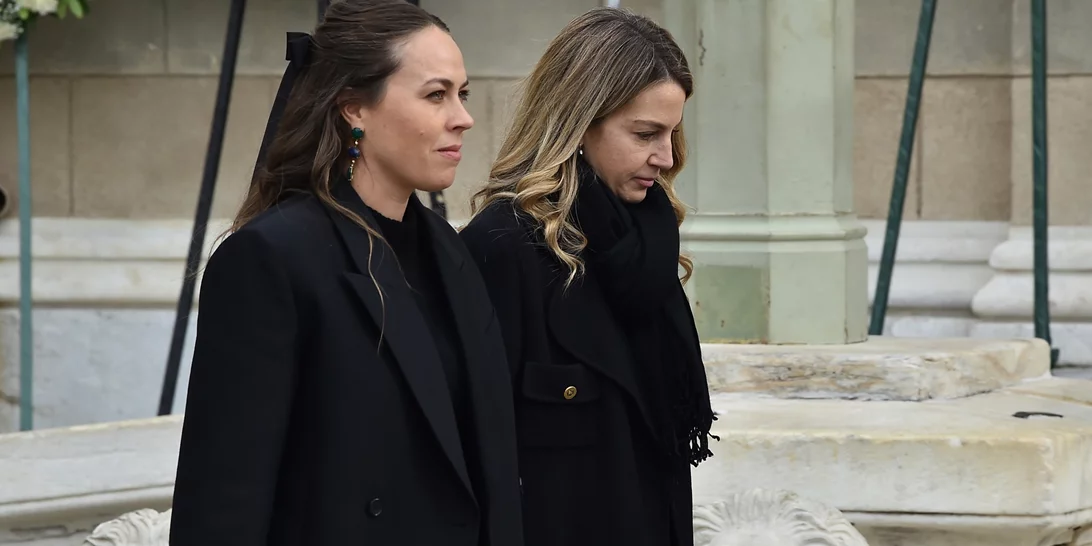 Οι διακριτικές εμφανίσεις της Χρυσής Βαρδινογιάννη και της Nina Flohr στην κηδεία της Ειρήνης