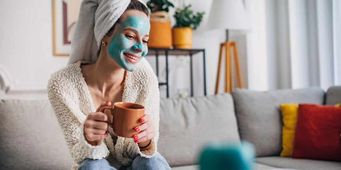 Πώς μπορείς να τονώσεις τη διάθεση και τα μαλλιά σου την ίδια στιγμή;