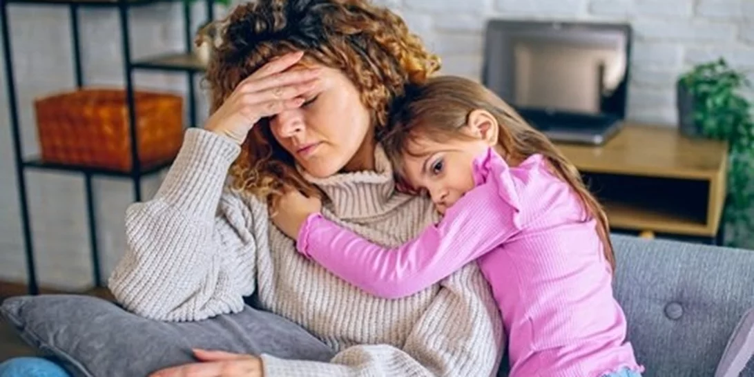 Γονείς στα πρόθυρα της εξάντλησης | 3 red flags που δείχνουν ότι οδεύεις προς burnout!