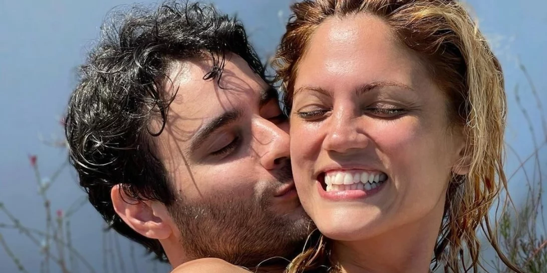 Μαίρη Συνατσάκη – Ίαν Στρατής | Οι πρώτες στιγμές ευτυχίας με τη νεογέννητη κόρη τους μέσα στο μαιευτήριο και οι δύο νονοί