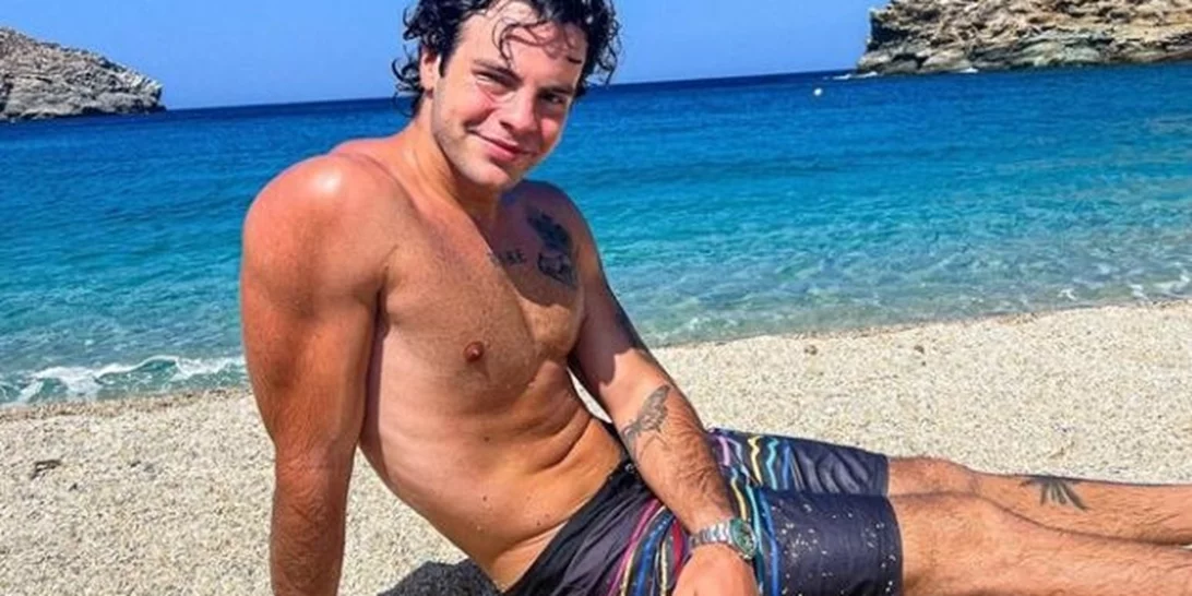 Άγγελος Λάτσιος | Χαλαρώνει ξαπλωμένος στο γρασίδι