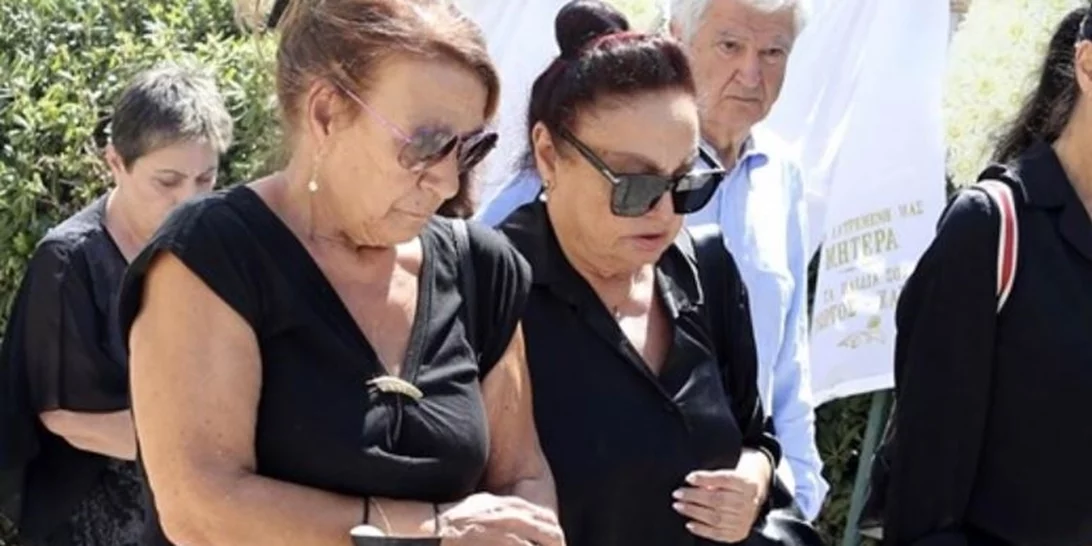 Υποβασταζόμενη η Μίρκα Παπακωνσταντίνου στην κηδεία του Δάνη Κατρανίδη
