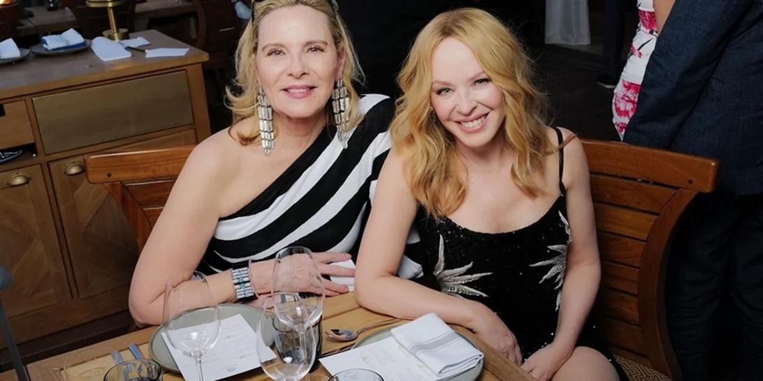 H Kim Cattrall και η Kylie Minogue στην Ελλάδα | Διασκέδασαν σε πάρτι στην Αθηναϊκή Ριβιέρα