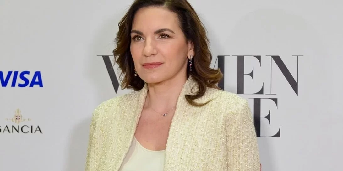 Η Όλγα Κεφαλογιάννη στις Κάννες | Η εμφάνιση με ανοιξιάτικη κάπα