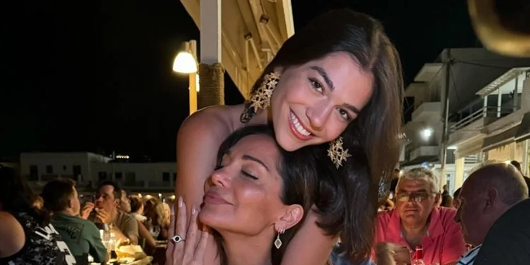 Τι έχει στην τσάντα της η Δέσποινα Βανδή; Η Μελίνα Νικολαΐδη μας δείχνει στο TikTok