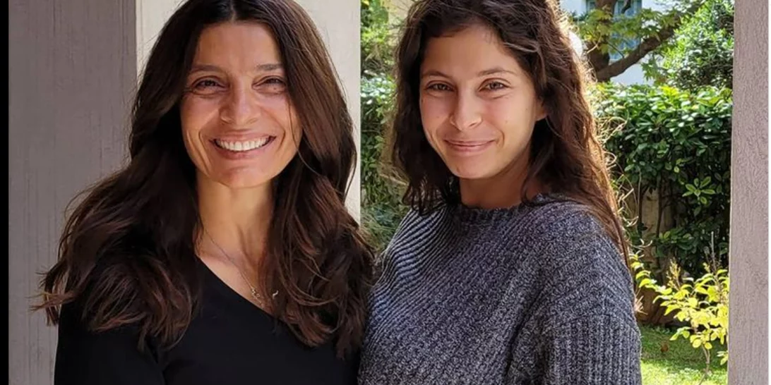 Πόπη Τσαπανίδου | Φωτογραφίζεται με την (ολόιδια) εγκυμονούσα κόρη της