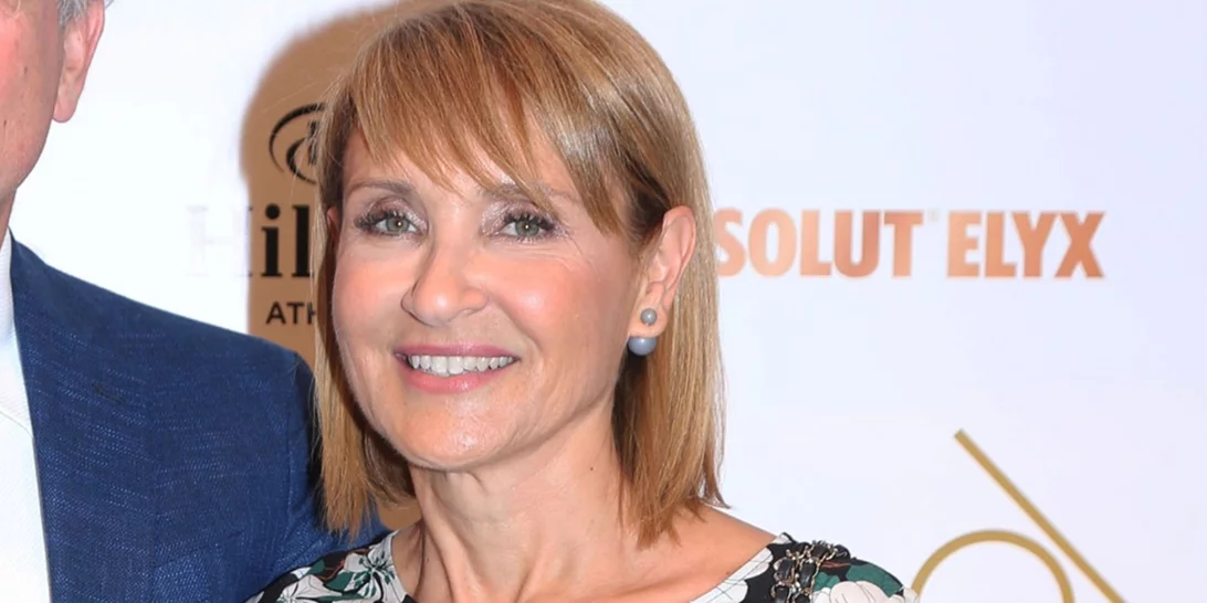 Καλεσμένη σε γάμο | Η εμφάνιση της Μάρας Ζαχαρέα με εντυπωσιακό φόρεμα της συλλογής 5226 by Celia Κritharioti