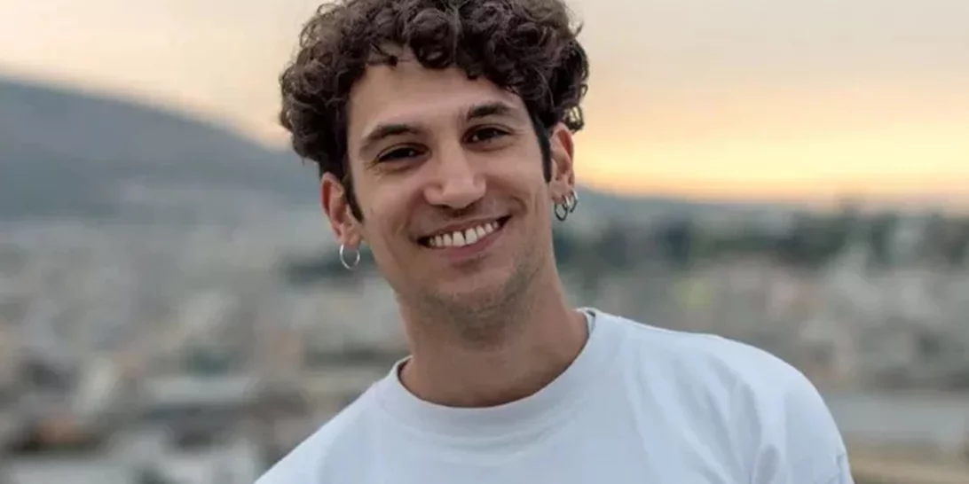 Απίστευτη φυσική κατάσταση | Ο Ορέστης Χαλκιάς κάνει flip και έλξεις στο μονόζυγο (χωρίς μπλούζα)