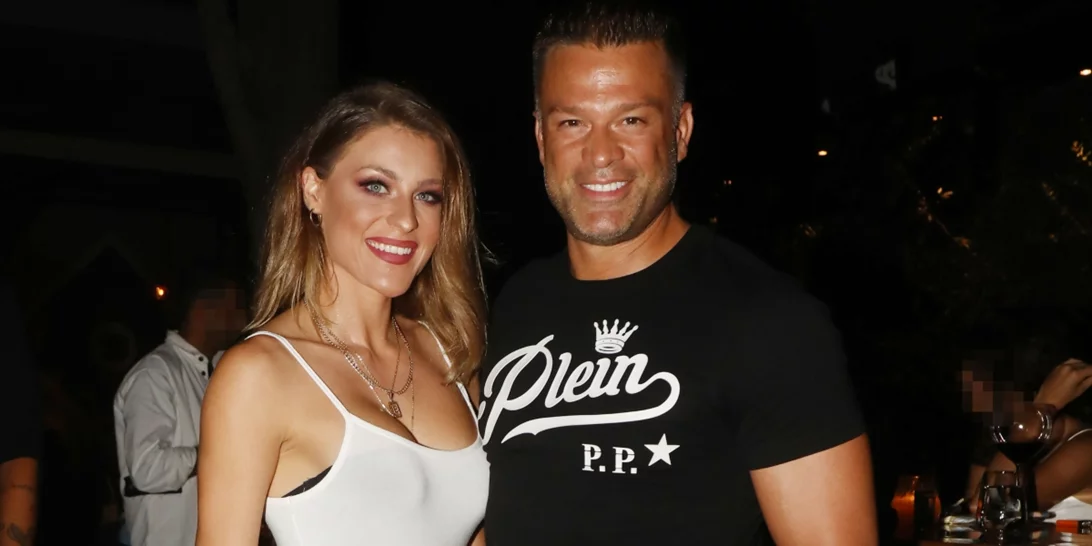 Κώστας Σόμμερ | Μας δείχνει τη φουσκωμένη κοιλιά της συντρόφου του με μία τρυφερή φωτογραφία