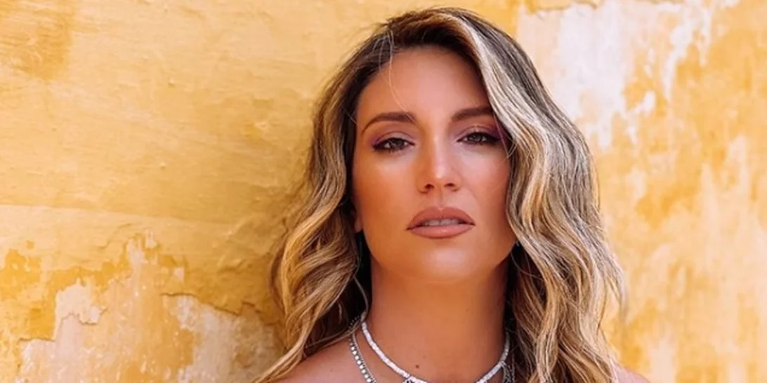 Αθηνά Οικονομάκου | Έκανε το τέλειο χτένισμα για την παραλία