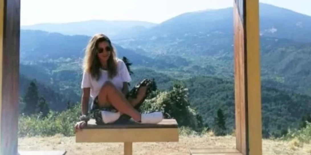 Ρίγη συγκίνησης στην παραλαβή του μεταπτυχιακού της Γαρυφαλλιάς από τη μητέρα της | "Τα κατάφερες" (Βίντεο)