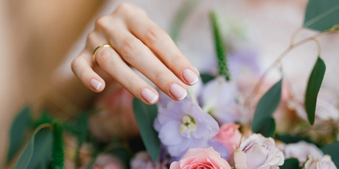 Παντρεύεσαι; Τα μανικιούρ που θα σε αναδείξουν στην πιο όμορφη νύφη της άνοιξης σύμφωνα με τους pros