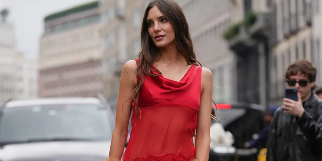 Οι θηλυκοί, αλλά και δυναμικοί τρόποι για να φορέσεις το κόκκινο φέτος τον Φεβρουάριο