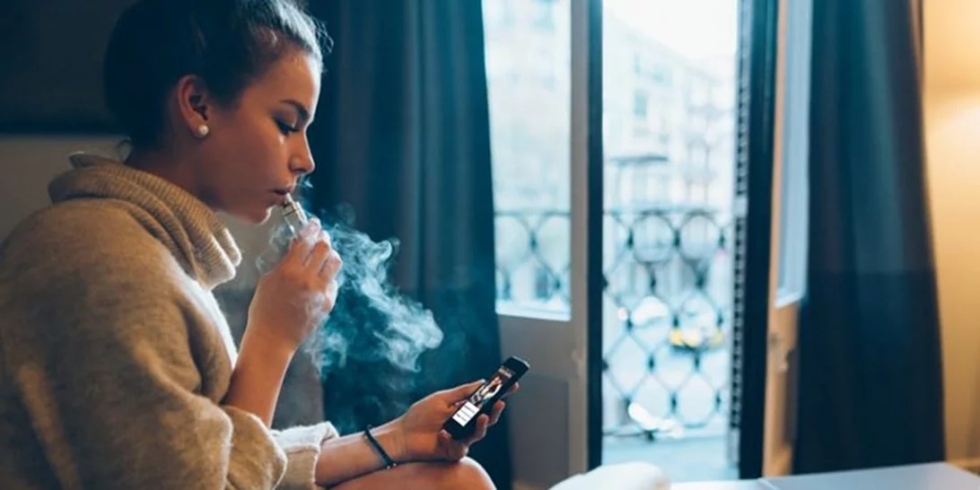 Κανένα όφελος στην υγεία τους όσοι χρησιμοποιούν ταυτόχρονα ηλεκτρονικό και παραδοσιακό τσιγάρο