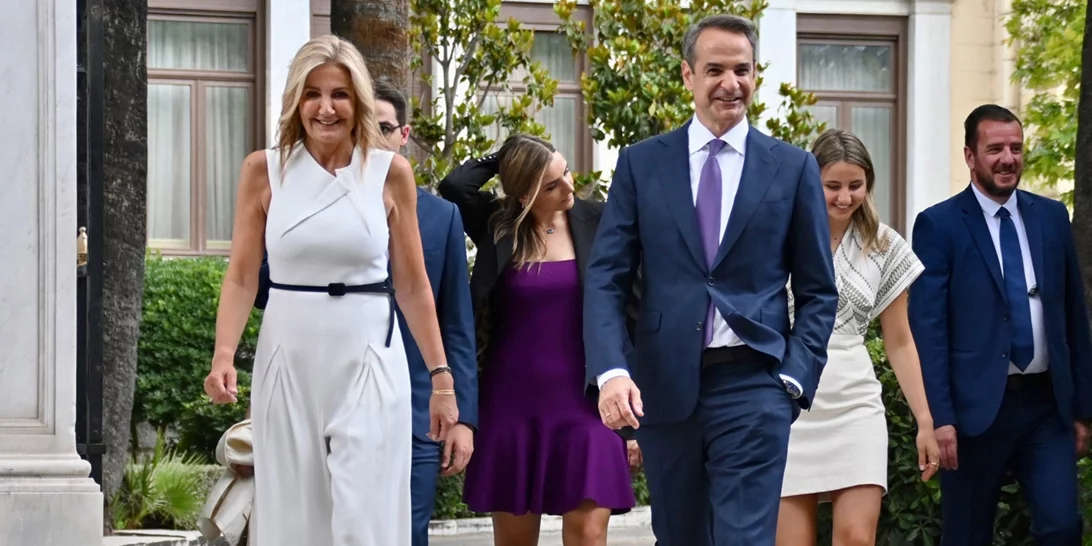 Η εμφάνιση της Μαρέβας Γκραμπόφσκι στην ορκωμοσία του Κυριάκου Μητσοτάκη