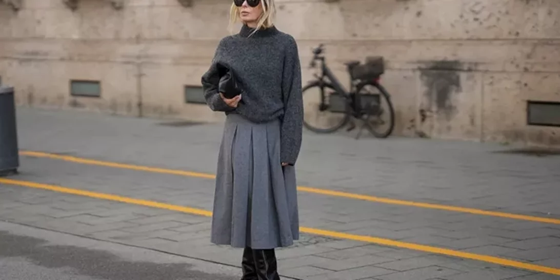 Οι μίντι φούστες ταιριάζουν με μπότες | 5 σούπερ κομψά looks για να πάρεις έμπνευση