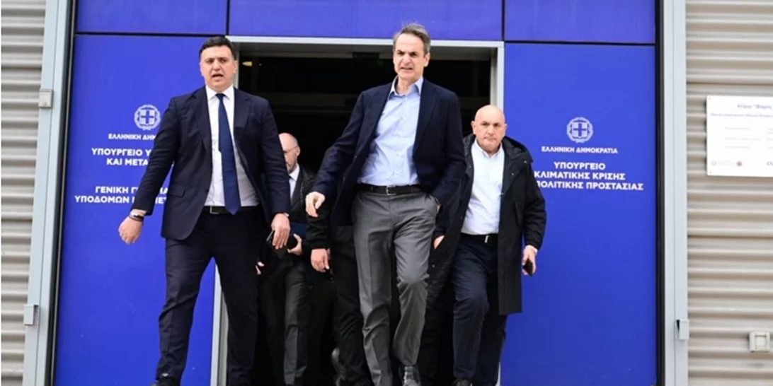 Σε στενωπό μεταξύ σεισμών και Τεμπών η κυβέρνηση | Επίσκεψη Μητσοτάκη στη Σαντορίνη, "παγώνει" ο ανασχηματισμός