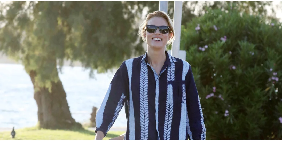 Denim look | Το ανοιξιάτικο σύνολο της Βίκυς Καγιά με jeans από το H&M