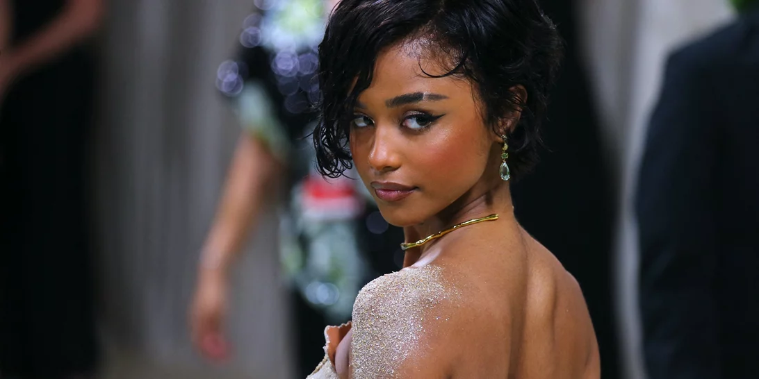 Met Gala 2024 | To φόρεμα από άμμο της Tyla που απαιτούσε να τη μετακινήσουν στο χαλί τέσσερις άνθρωποι