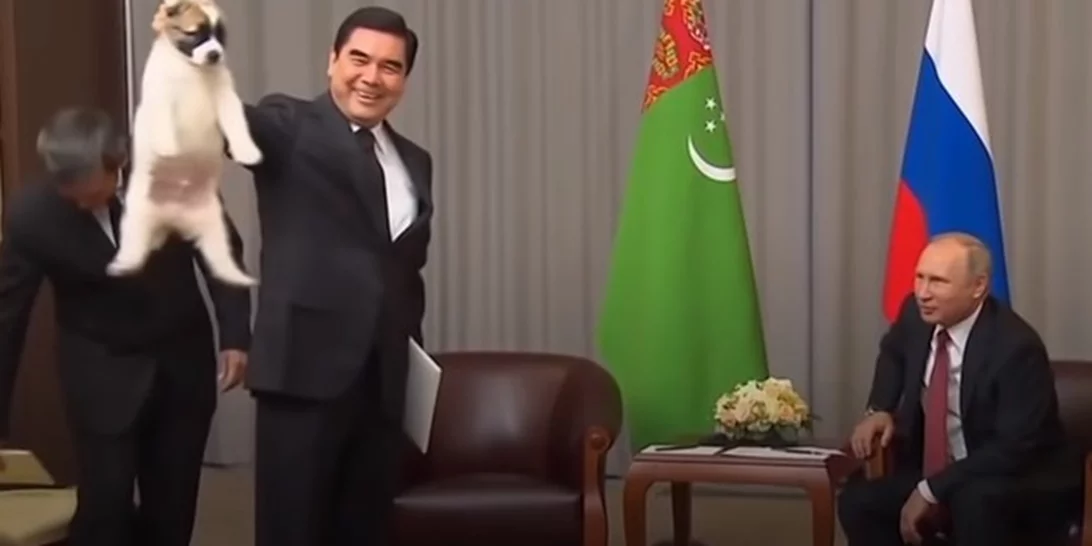 Κάποιος να μάθει στον Πρόεδρο του Τουρκμενιστάν πώς κρατάμε σωστά ένα κουτάβι