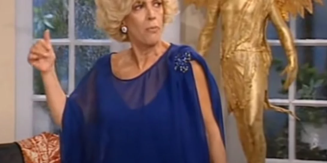 Ποιο ήταν το βαπτιστικό όνομα της θρυλικής Ντένης Μαρκορά; Το σπάνιο στιγμιότυπο από τη σειρά "Δυό Ξένοι"