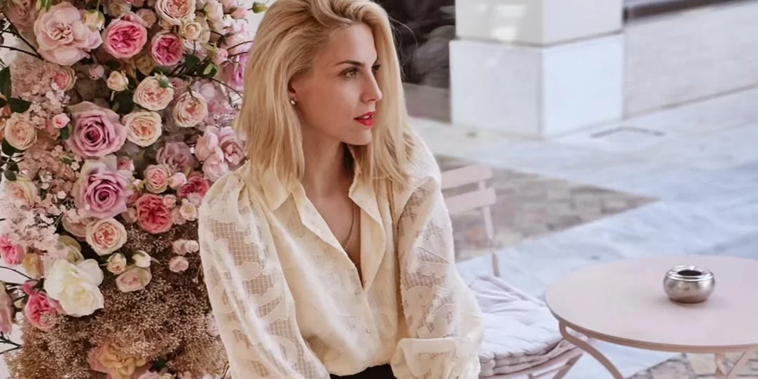 "Σαν νεράιδα στη βάφτιση του γιου της" | Η Μαντώ Γαστεράτου αγκαλιά με τον νεοφώτιστο Χρήστο