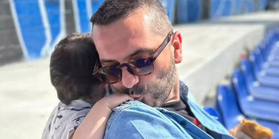 Cuteness Overload | Το τρυφερό στιγμιότυπο του Λεωνίδα Κουτσόπουλου με τον γιο του και το γλυκό αίτημα του μικρού