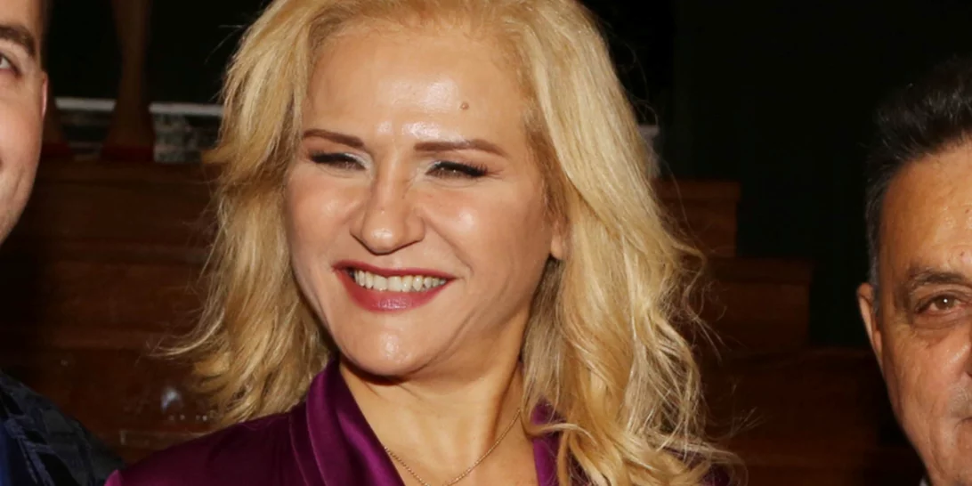 Μπέσυ Μάλφα | Τέλος στο ξανθό - Η τεράστια αλλαγή στην εμφάνισή της