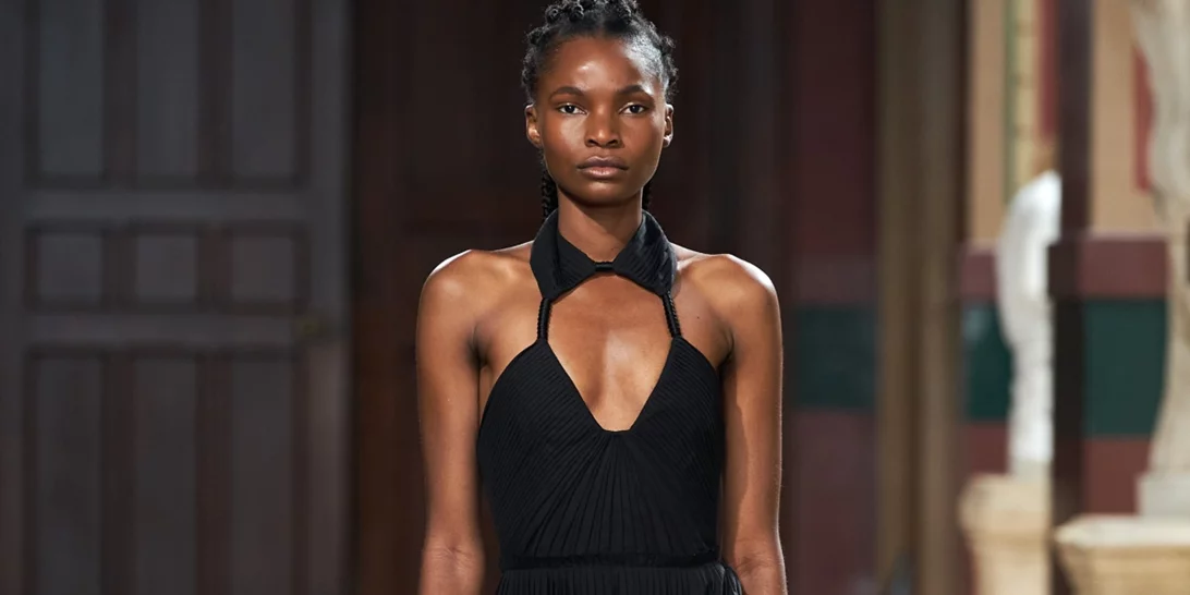 Τα cut-outs στα φορέματα είναι η πιο hot τάση του καλοκαιριού | Τα σχέδια από τα Zara για να την υιοθετήσεις