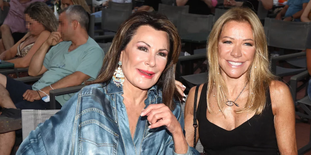 Μαριάννα Λάτση - Γιάννα Αγγελοπούλου | Μαζί στην παράσταση του Τάκη Ζαχαράτου - Τι φόρεσαν οι διάσημες κυρίες;