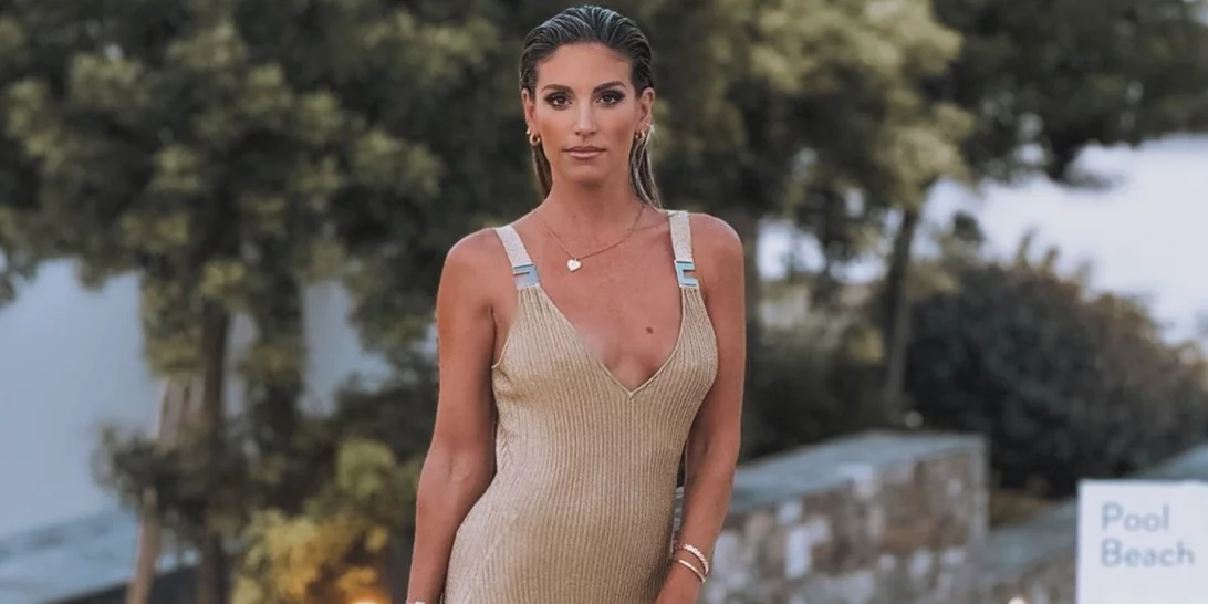 Αθηνά Οικονομάκου | Το maxi φόρεμα της είναι στην ιδανική απόχρωση για αυτή την εποχή