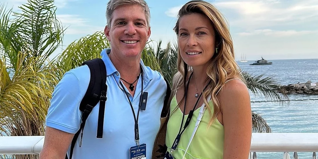 Μαριέττα Χρουσαλά & Λέων Πατίτσας στα κόκκινα | Το ερυθρόλευκο πάρτι στην έπαυλή τους στο Ελληνικό