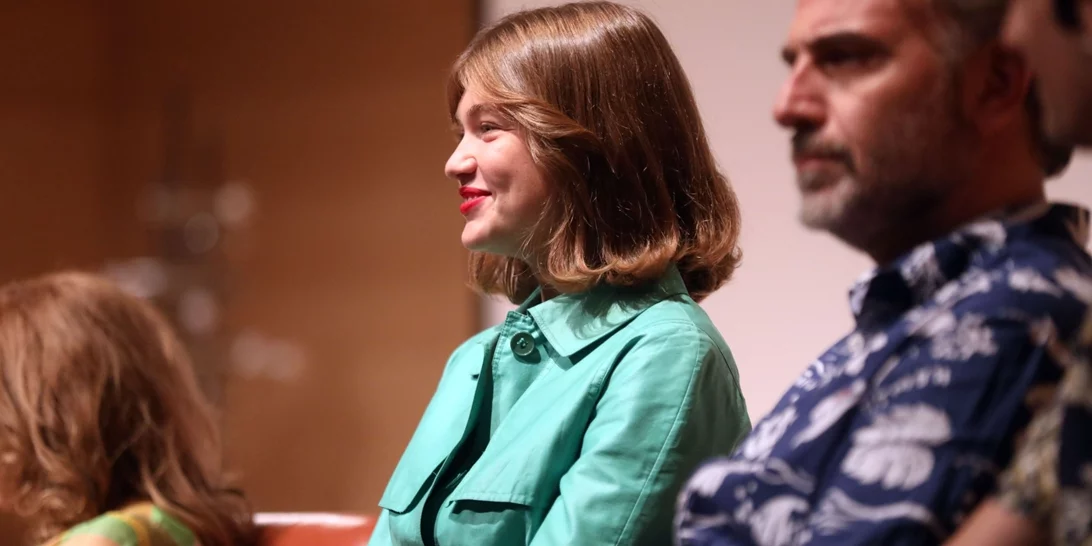 Το vintage look της Κλέλιας Ανδριολάτου στην παρουσίαση της σειράς "Maestro"