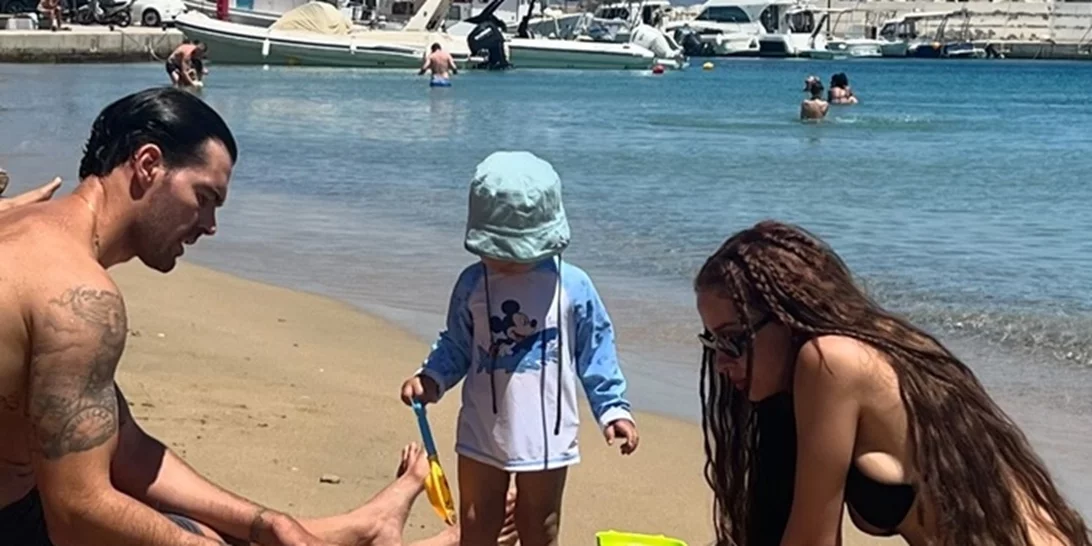 Η Ελένη Φουρέιρα για ρακές στην Κρήτη - Σε χαλαρό mood με καλή παρέα