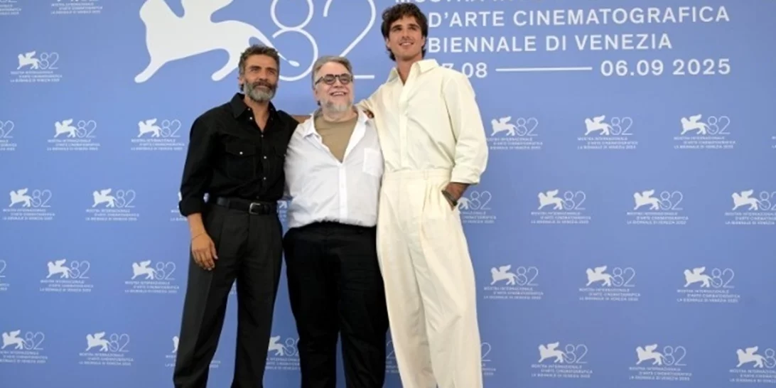 Ο "Frankenstein" του Guillermo del Toro συγκίνησε το κοινό στο Φεστιβάλ Βενετίας