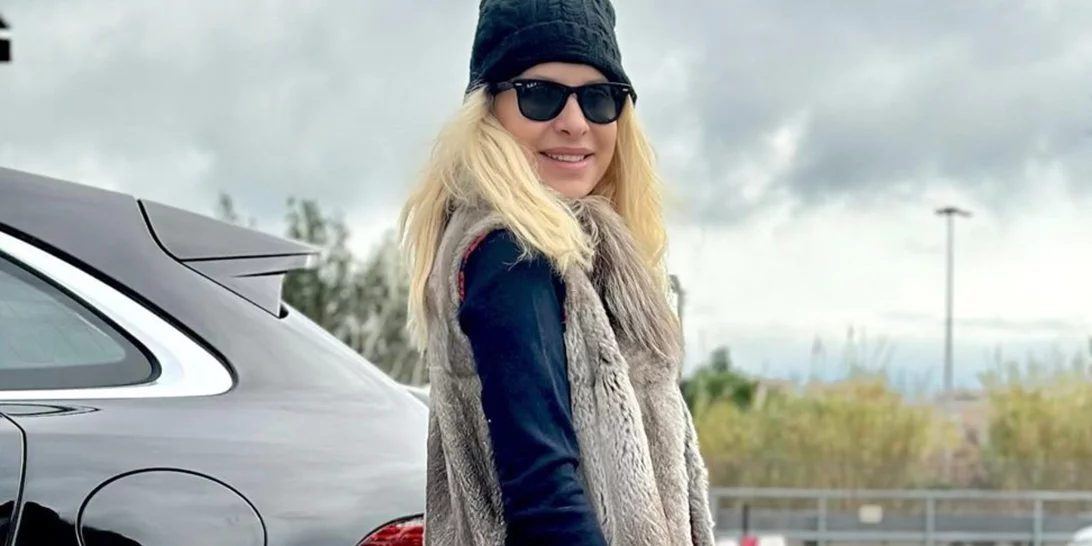 Η Ελένη Μενεγάκη φόρεσε το παντελόνι που θέλουμε να φοράμε κάθε μέρα στο γραφείο