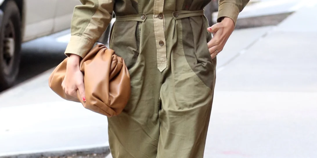 Ξέχνα για φέτος τις τσάντες χειρός | Η τάση που αντικαθιστά το καθημερινό σου αξεσουάρ
