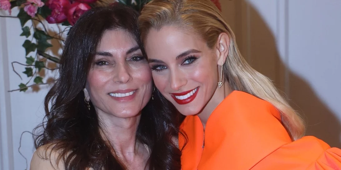 Γιορτή της Μητέρας | 10 celebrities ποζάρουν αγκαλιά με τις μαμάδες τους